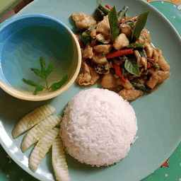 ข้าวกระเพราไก่ ไข่ดาว