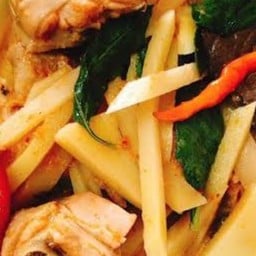 ขนมจีนแกงไก่ใสหน่อ