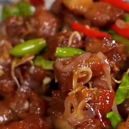 สามชั้นคั่วกะปิ