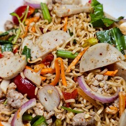 ยำมาม่าหมูยอ