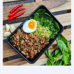 บะหมี่ผักกระเพราหมูสับรสล้ำเริศ