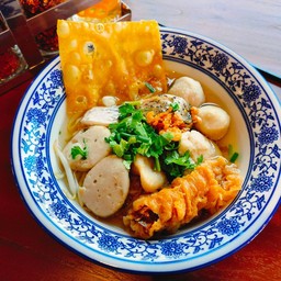 ก๋วยเตี๋ยวเครื่องปลา