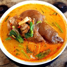 ต้มยำขาหมู แถม ข้าวสวย