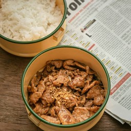 หมูกระเทียมเป็นกับข้าว