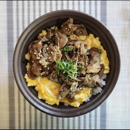 ข้าวหน้าเนื้อเกาหลีไข่ข้น