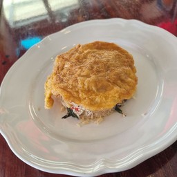 กะเพรา เต้าหู้เห็ดหอม มังสวิรัติหั่นชิ้นเล็กๆ + ไข่เจียว