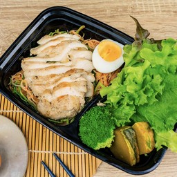 หมี่กระเฉดอกไก่