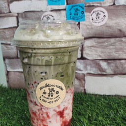 มัทฉะนมสดสตอเบอรี่