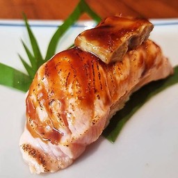 ซูชิแซลมอนฟัวร์กราส์ (คำ)