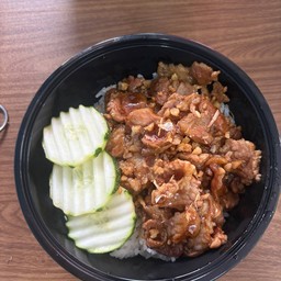 ข้าวหมูทอดกระเทียม