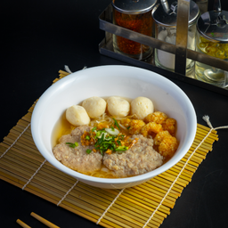 ก๋วยเตี๋ยวน้ำใส/ไม่ยำ หมู
