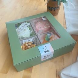 กล่องเค้กเปล่า สำหรับใส่เค้กจิ๋ว 4 ชิ้น