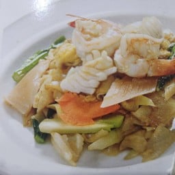 Stir-Fried Wide Noodles With Seafood Soy Sauce