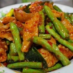 ผัดพริกแกงหมูชิ้น(กับข้าว)