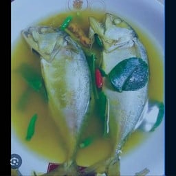 ต้มส้มปลาทูใส่ขมิ้นปลาขนาดกลาง2 ตัว(ใส่พริกแบบต้มยำ)