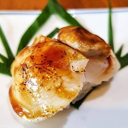 ซูชิหอยเชลล์ฟัวร์กราส์ (คำ)