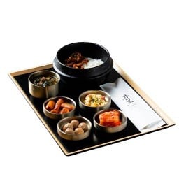 ข้าวราดหมูและปลาหมึกผัดเผ็ดสไตล์เกาหลี พร้อมซุปสาหร่าย (แยกข้าวและกับ)