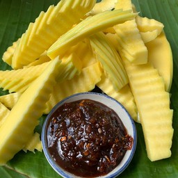 มะม่วงเปรี้ยว แก้วขมิ้น ฟรีน้ำจิ้ม