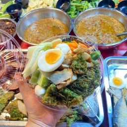 อิ่มจัง!! ข้าวคลุกน้ำพริก🌶️ ตลาดนัดซอยเสือใหญ่ รัชดา 36