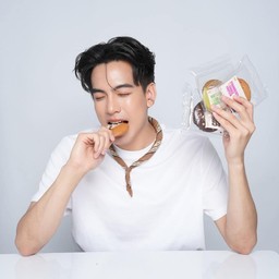 Ginzy คุ๊กกี้โปรตีนสูง วนิลลาดิปไวท์ช็อค