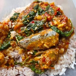 ข้าวผัดกะเพราปลากระป๋อง