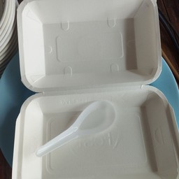 กล่องพร้อมช้อน