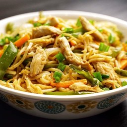 CHICKEN HAKKA NOODLES