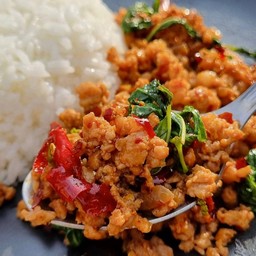 ข้าวกะเพราหมูสับ พรีเมี่ยม