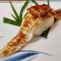 ซูชิครีบปลาตาเดียวฟัวร์กราส์ (คำ)