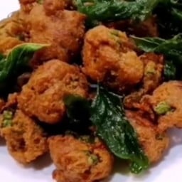 ข้าวราดตามสั่งและคั่วไก่เจ้ใจ