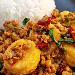 ข้าวกะเพราหมูสับ พรีเมี่ยม เต้าหู้