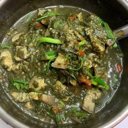 แกงขี้เหล็กใส่หมูสามชั้น อร่อยๆ