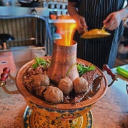 เชฟกระทะเหล็กนายหมีเอ็นเนื้อตุ๋น@ลาดปลาดุก เชฟกระทะเหล็กนายหมีเอ็นเนื้อตุ๋น@ลาดปลาดุก