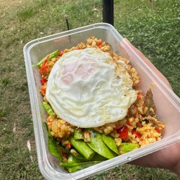 ข้าวผัดพริกแกง