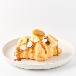 ครัวซองต์กล้วยหอมบัตเตอร์คาราเมลครีมสด