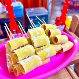 เกี๊ยวห่อไส้กรอกแดง