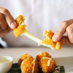 ชีสบอลชีสเยิ้มๆฉ่ำๆ 1ชุด6ลูก ราดชีสดิปฟรี