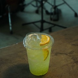 องุ่นไชน์มัสแคท ฮันนี่เลม่อน โซดา