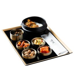 ข้าวราดผัดวุ้นเส้นหมูสไตล์เกาหลี พร้อมซุปสาหร่าย (แยกข้าวและกับ)