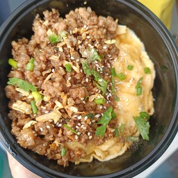 ข้าวไข่ข้น หมูสับกระเทียมพริกไทย