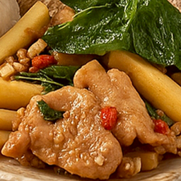 (กับข้าว)กะเพราหมูนุ่มหน่อไม้