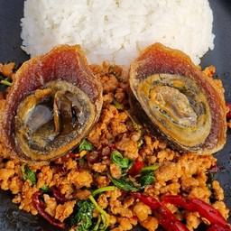 ข้าวกะเพราหมูสับ พรีเมี่ยม ไข่เยี่ยวม้า !