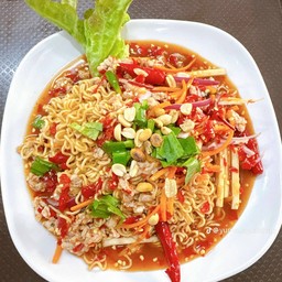 ยำมาม่าหมูยอ