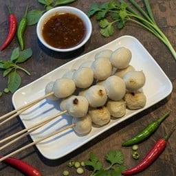 ลูกชิ้นปิ้ง 4 ไม้