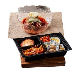 บะหมี่เย็นเกาหลีแบบแห้งและเผ็ด