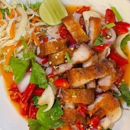 ยำสามชั้นทอด