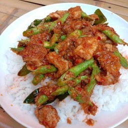 พริกแกงไก่ราดข้าว