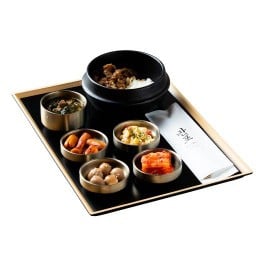 ข้าวราดหมูผัดซีอิ๋วสไตล์เกาหลี พร้อมซุปสาหร่าย (แยกข้าวและกับ)