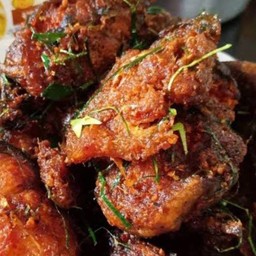 เครื่องแกงปลาดุกกรอบราดข้าว