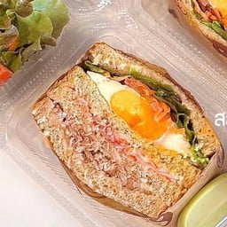 แซนวิช 3 ไส้ ไข่ดาว ปูอัด ทูน่า (ขายเป็นคู่นะคะ)